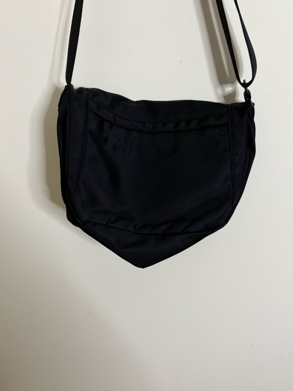 lululemon athletica Black Compact Crossbody Messenger Bag - Picture 3 of 6